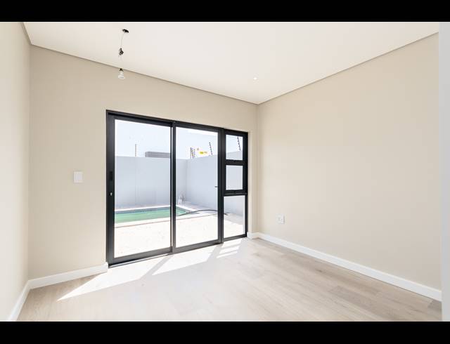 4 BEDROOM FREEHOLD FOR SALE IN SANDOWN